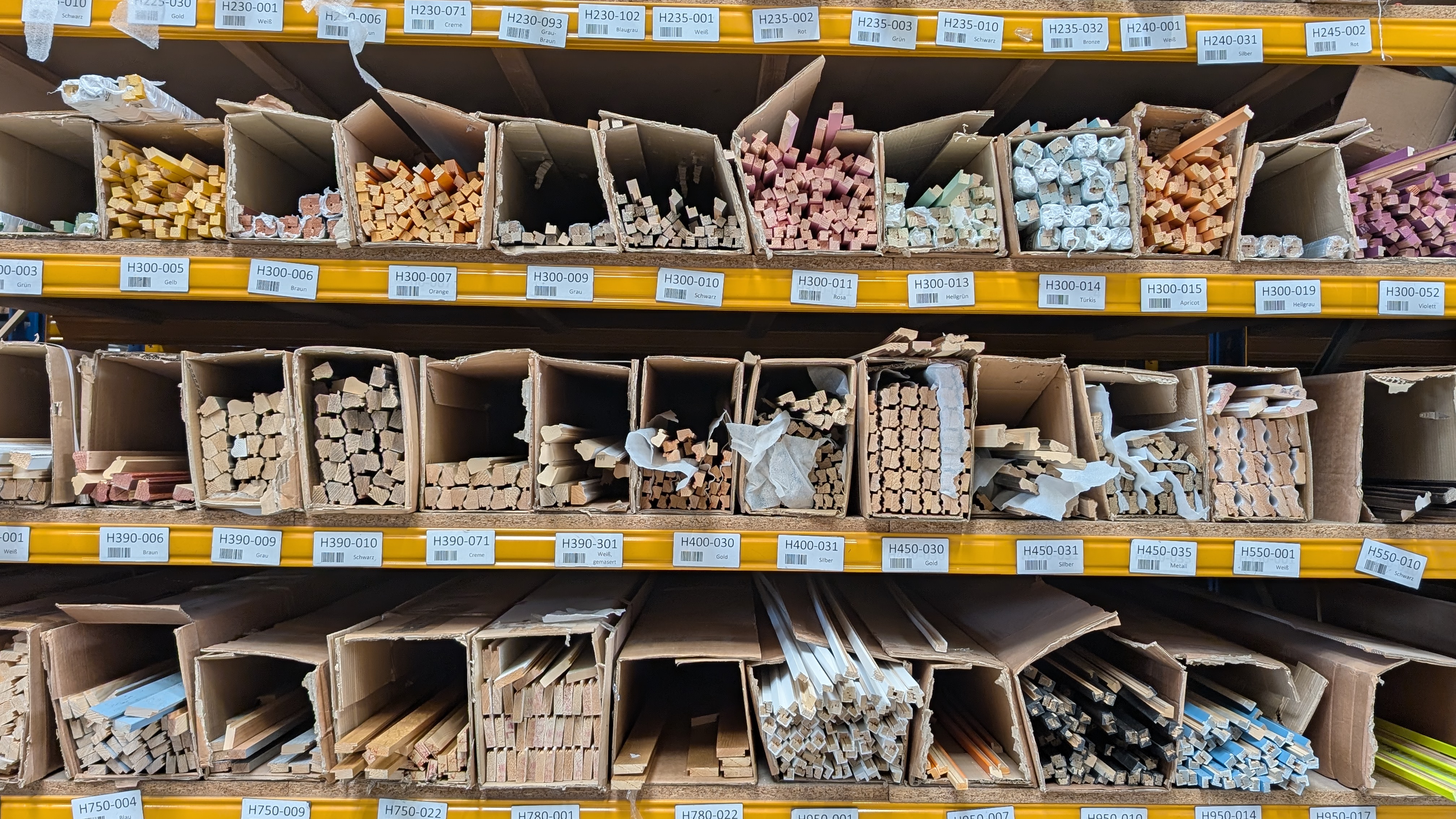 Rahmenprofile und Holzleisten bei Mende Frames in Schönewalde