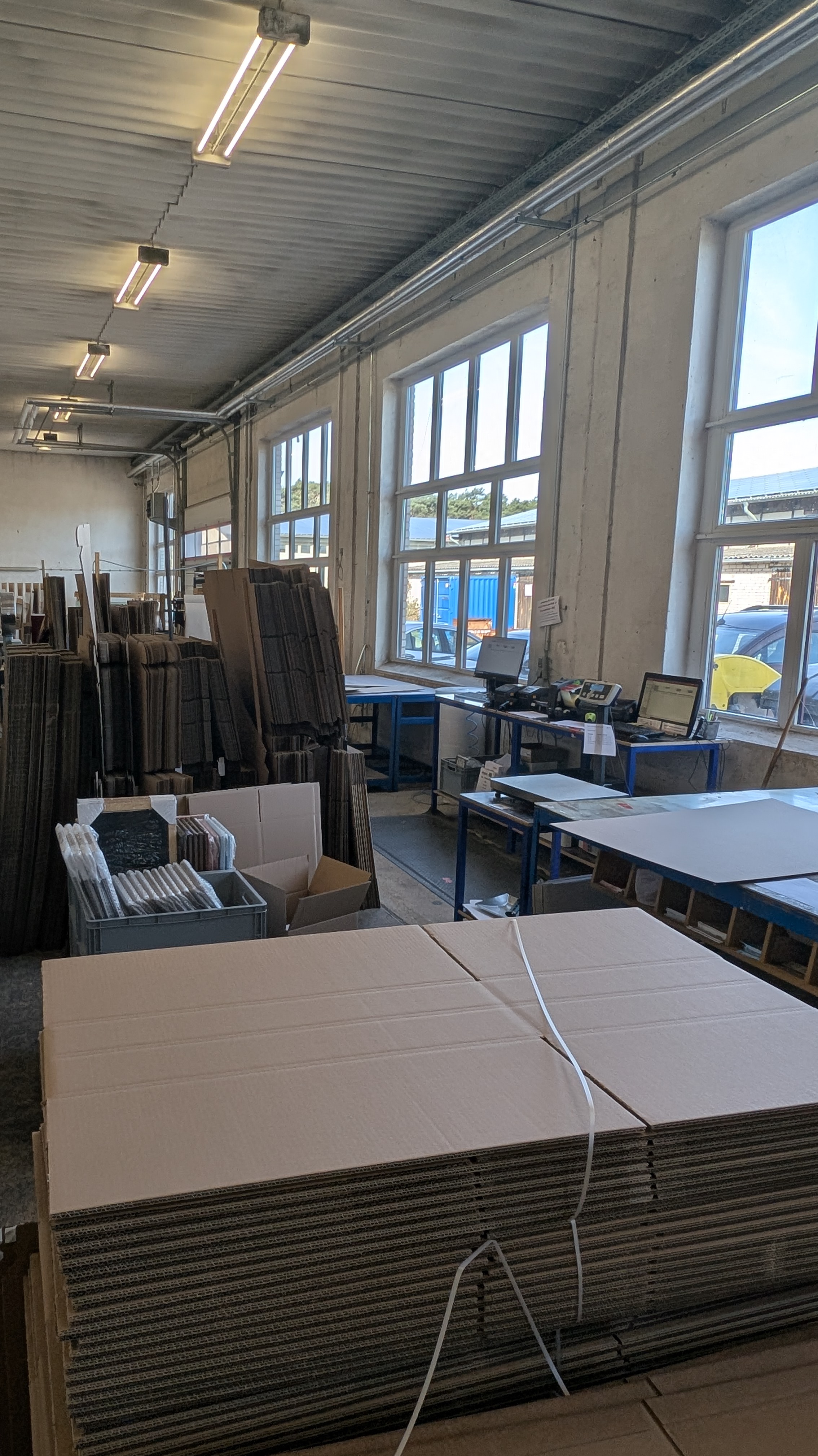 Werkstattbereich und Verpackung bei Mende Frames